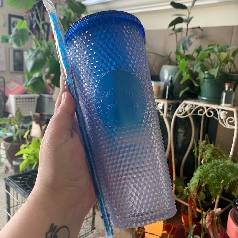 ✨Starbucks Studded Bling Blue Gradient Tumbler Korea 2021✨